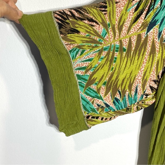 Democracy Women L Boho Top Green Tropical Cold Shoulder Tassel Hem V-Neck Blouse - Picture 13 of 16